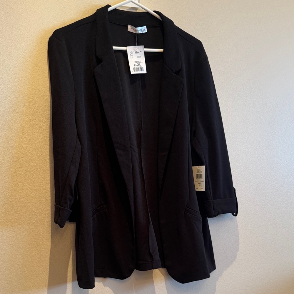 NWT - Women's Black ¾ Sleeve Blazer - Retrology